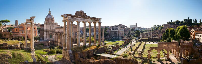 Opinião de Romanum do fórum do monte de Capitoline em Itália, Roma imagem de stock Opinião de Romanum do fórum do monte de Capitoline em Itália, Roma imagem de stock