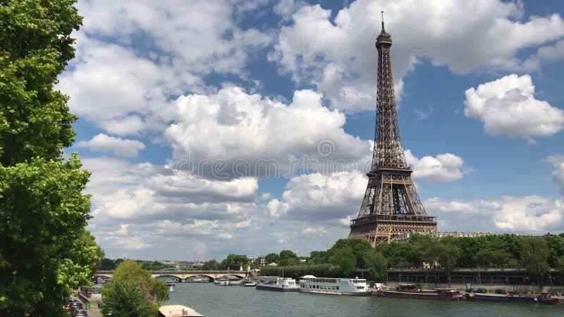 Opinião do dia da torre Eiffel, Paris