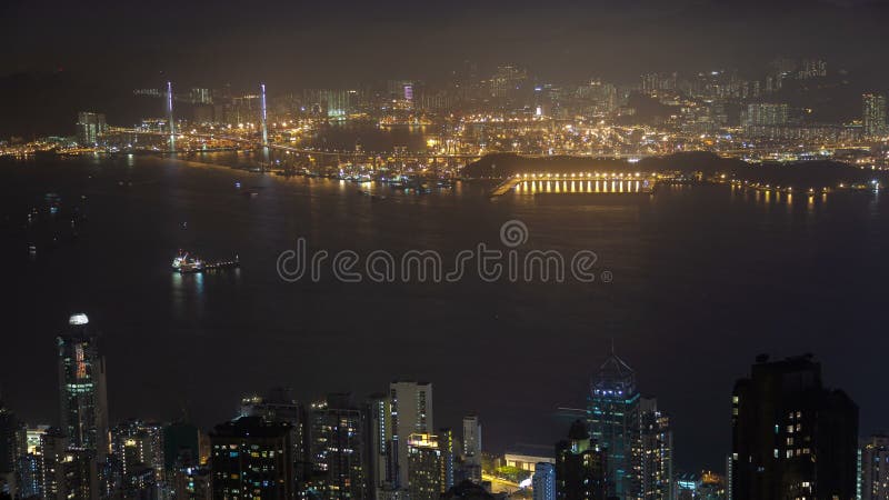 Opinião Hong Kong Container Terminal do céu na noite