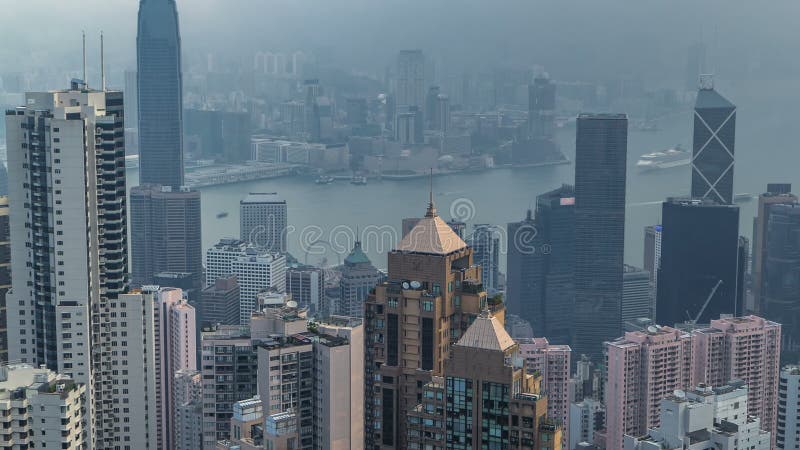 Opinião Hong Kong do pico de Victoria em um timelapse nevoento da manhã