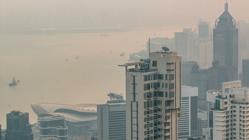 Opinião Hong Kong do pico de Victoria em um timelapse nevoento da manhã