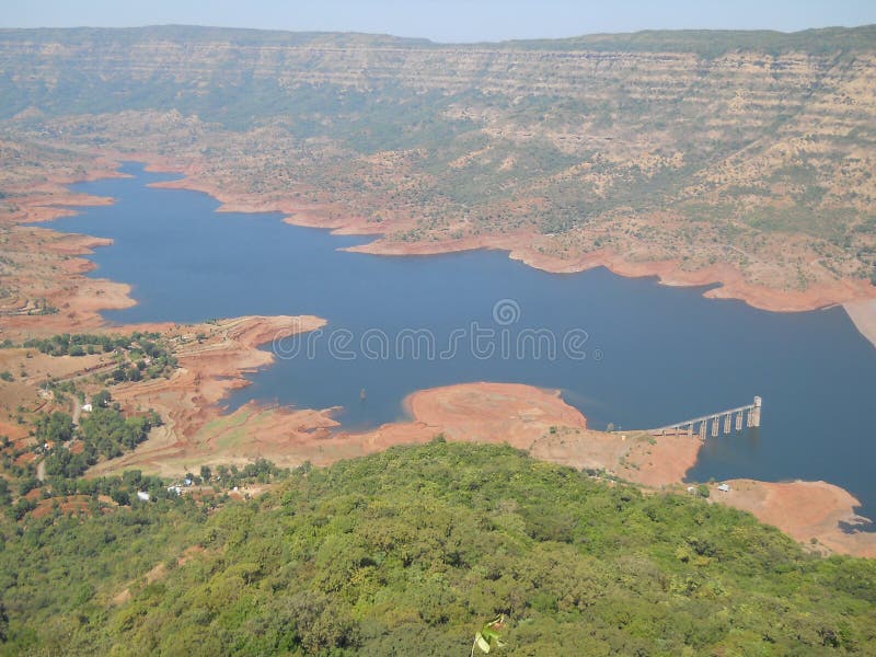 Opinião indiana da estação do monte com montanha e rio imagens de stock Opinião indiana da estação do monte com montanha e rio imagens de stock