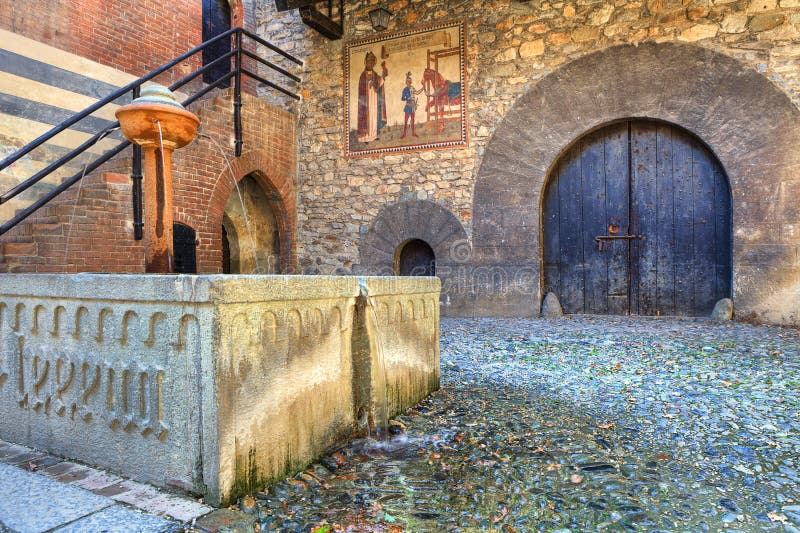 Opinião medieval do interior do castelo. imagem de stock Opinião medieval do interior do castelo. imagem de stock