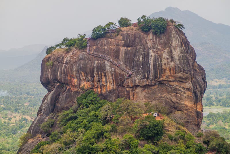 Opinião Sigiriya Lion Rock, Lan de Sri imagem de stock royalty free Opinião Sigiriya Lion Rock, Lan de Sri imagem de stock royalty free