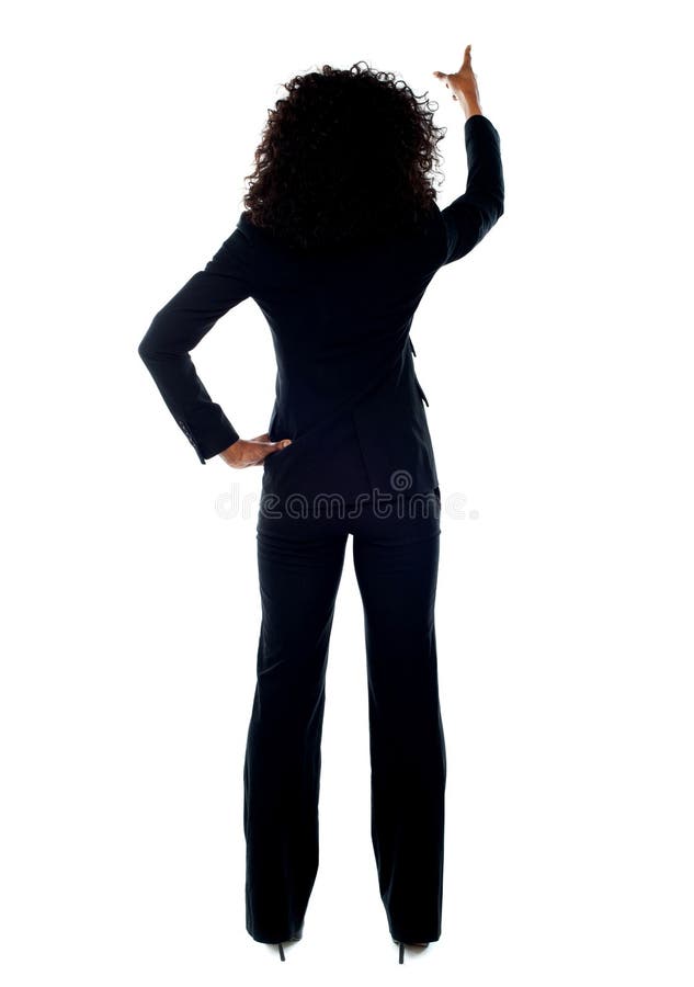 Opinião traseira a fêmea que aponta no espaço da cópia imagem de stock Opinião traseira a fêmea que aponta no espaço da cópia imagem de stock