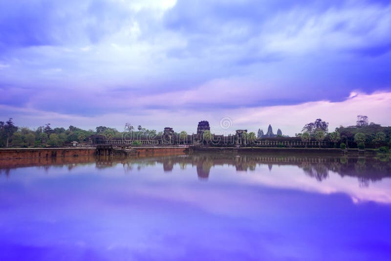 Opinión compleja en la entrada principal, nea localizado de Angkor Wat Temple imágenes de archivo libres de regalías Opinión compleja en la entrada principal, nea localizado de Angkor Wat Temple imágenes de archivo libres de regalías