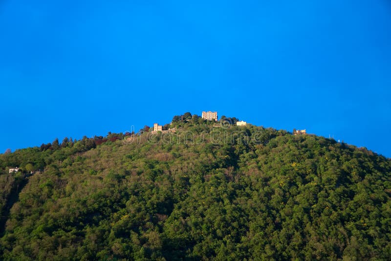 Opinión de la ciudad de Brunate del lago Como imágenes de archivo libres de regalías Opinión de la ciudad de Brunate del lago Como imágenes de archivo libres de regalías