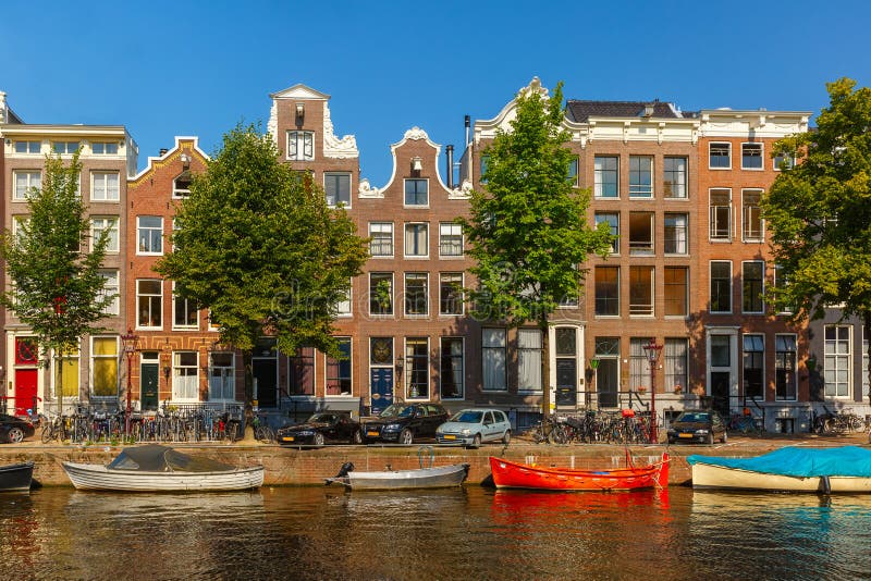 Opinión de la ciudad de los canales de Amsterdam