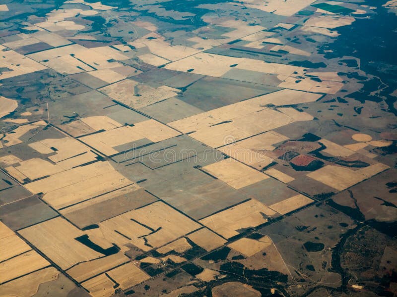 Opinión de ojo de pájaro de campos fértiles en el AU de Queenland fotografía de archivo libre de regalías Opinión de ojo de pájaro de campos fértiles en el AU de Queenland fotografía de archivo libre de regalías