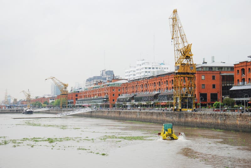 Opinión del día de Puerto Madero en Buenos Aires la Argentina foto de archivo libre de regalías Opinión del día de Puerto Madero en Buenos Aires la Argentina foto de archivo libre de regalías