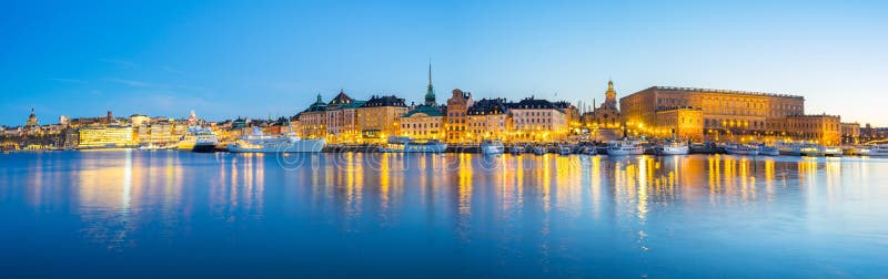 Opinión del panorama del horizonte de Gamla Stan en la ciudad de Estocolmo, Suecia foto de archivo Opinión del panorama del horizonte de Gamla Stan en la ciudad de Estocolmo, Suecia foto de archivo