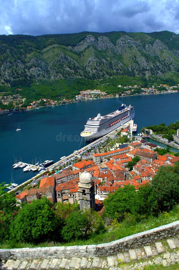 Opinión del puerto de Kotor, Montenegro imagen de archivo Opinión del puerto de Kotor, Montenegro imagen de archivo