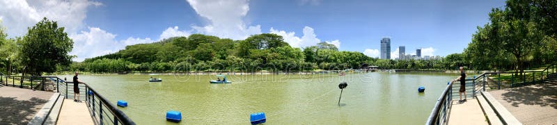 Opinión del verano del panorama del lago del parque del loto de Shenzhen imagenes de archivo Opinión del verano del panorama del lago del parque del loto de Shenzhen imagenes de archivo