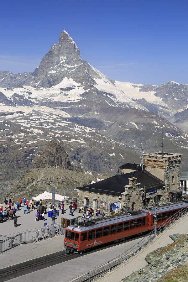 Ferrocarril De Gornergrat Foto De Archivo Editorial Imagen De Azul ferrocarril-de-gornergrat-foto-de-archivo-editorial-imagen-de-azul