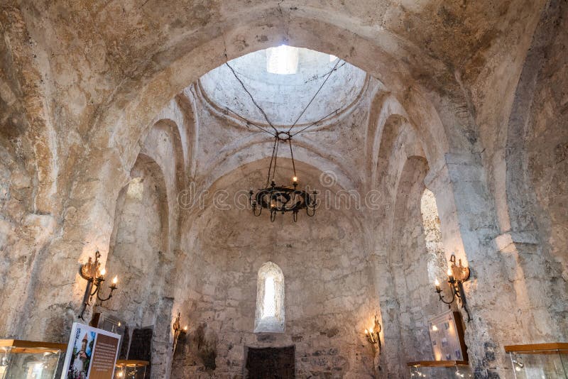 Opinión interior Kish Albanian Church cerca de Sheki, Azerbaijan imagenes de archivo Opinión interior Kish Albanian Church cerca de Sheki, Azerbaijan imagenes de archivo