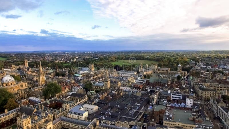 Opinión panorámica aérea de la ciudad y de la universidad de Oxford