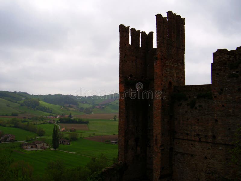 Opinión panorámica sobre Castell’arquato, Piacenza, Italia imagen de archivo Opinión panorámica sobre Castell’arquato, Piacenza, Italia imagen de archivo