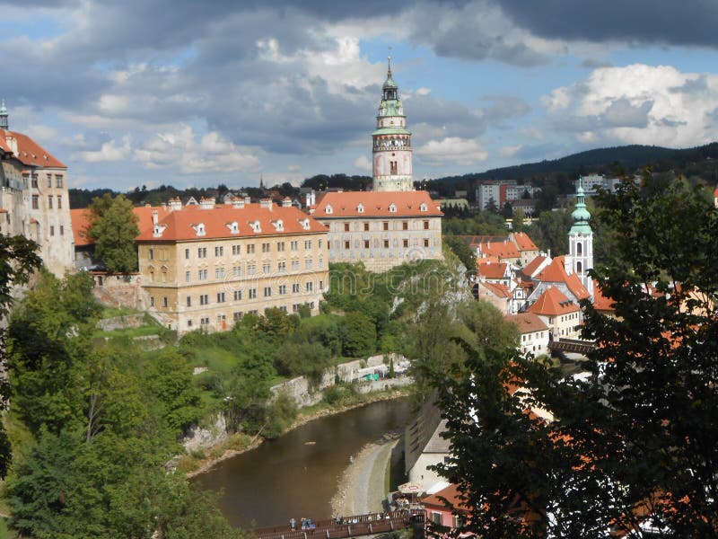 Opinión sobre el castillo grande del Cesky mágico Krumlov fotos de archivo libres de regalías Opinión sobre el castillo grande del Cesky mágico Krumlov fotos de archivo libres de regalías