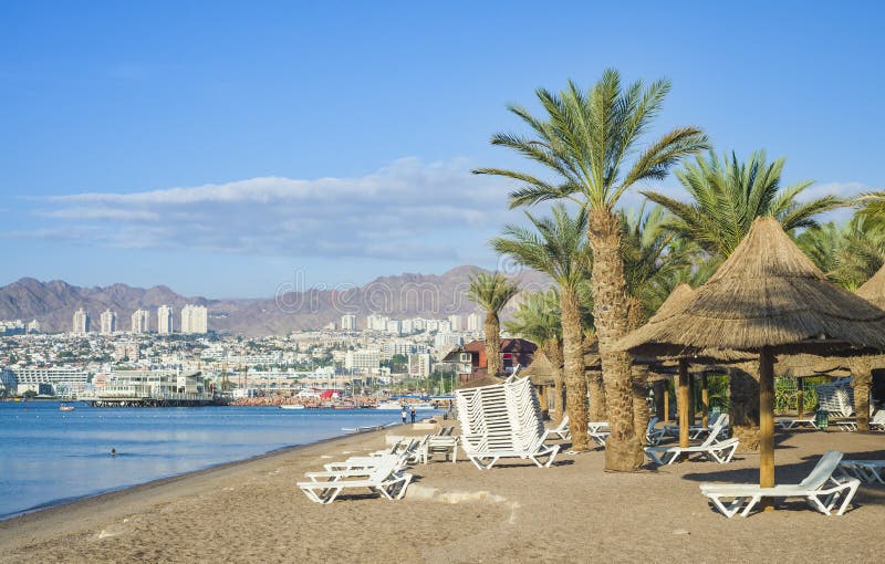 Opinión sobre el golfo y el Elat, Israel de Aqaba imagen de archivo libre de regalías Opinión sobre el golfo y el Elat, Israel de Aqaba imagen de archivo libre de regalías