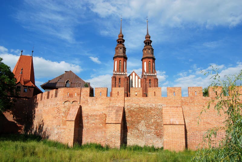 Opole, Polen: Middeleeuwse Muren en Kathedraal stock afbeelding Opole, Polen: Middeleeuwse Muren en Kathedraal stock afbeelding