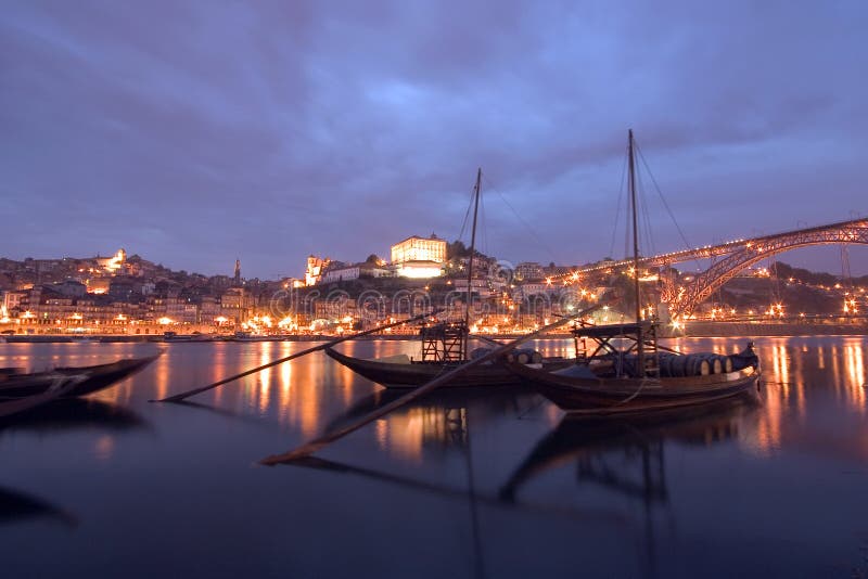 Oporto alla notte immagini stock Oporto alla notte immagini stock