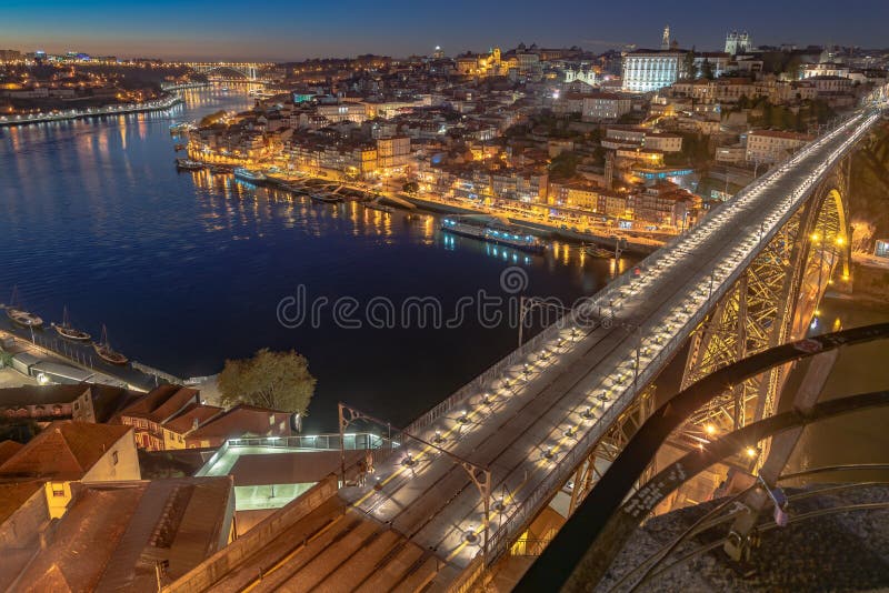 Oporto miasta światła w nocy Oporto miasta światła w nocy