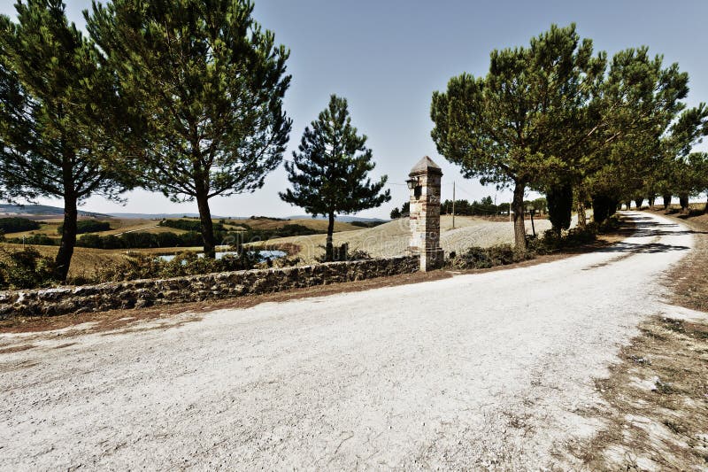 Oprijlaan aan de Italiaanse manor stock foto Oprijlaan aan de Italiaanse manor stock foto
