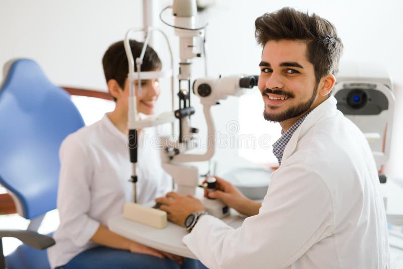 Optometrist checking patient eyesight and vision correction stock photography Optometrist checking patient eyesight and vision correction stock photography
