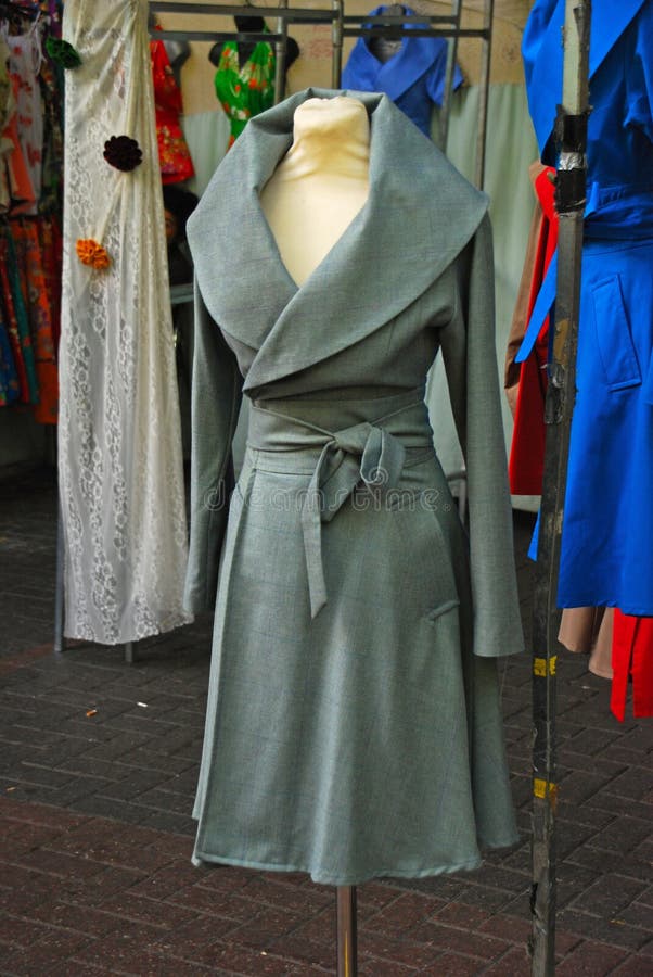 Opóźniony moda projekt na Żeńskim Przyrodnim ciała Mannequin zdjęcie stock Opóźniony moda projekt na Żeńskim Przyrodnim ciała Mannequin zdjęcie stock