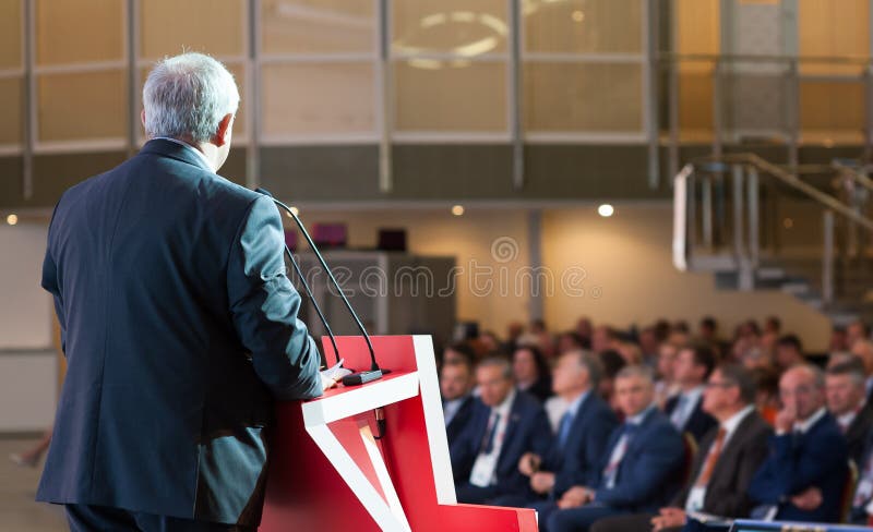 Orador na conferência e na apresentação de negócio imagens de stock royalty free Orador na conferência e na apresentação de negócio imagens de stock royalty free