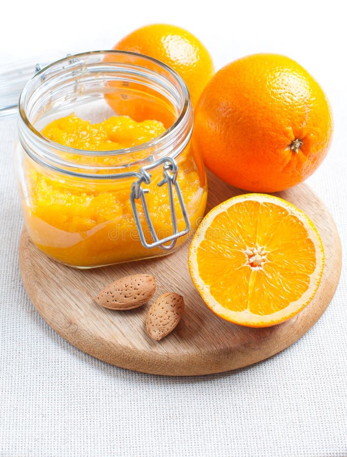 Orange jam and ripe oranges