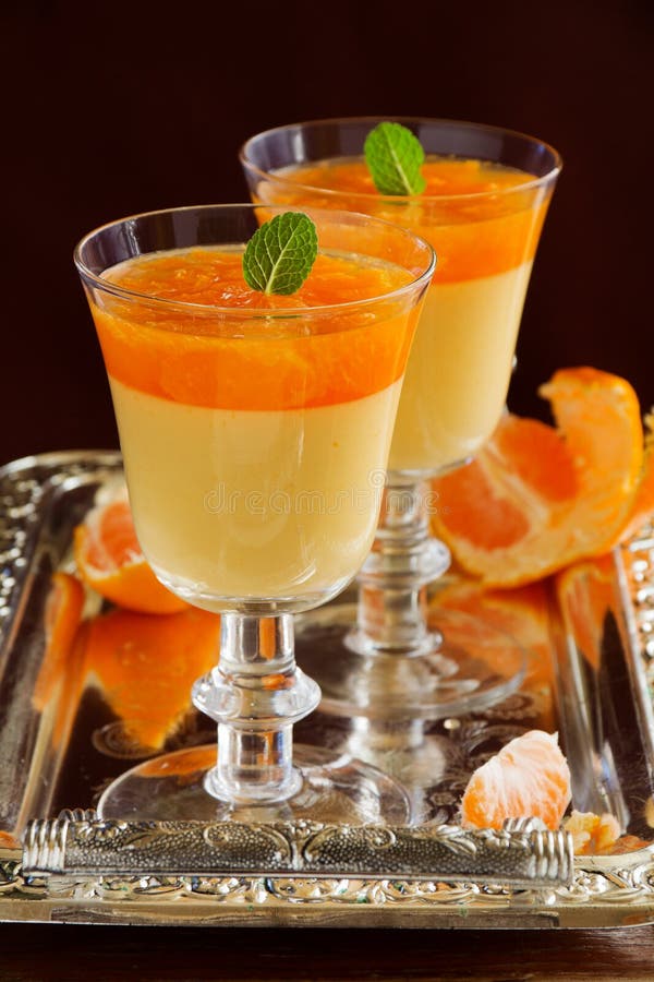 Orange panna Cotta stockfoto. Bild von milch, aroma, sahne 45329118