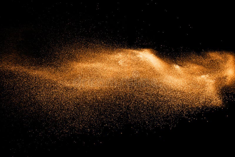 Orange Staubteilchenexplosion auf schwarzem Hintergrund
