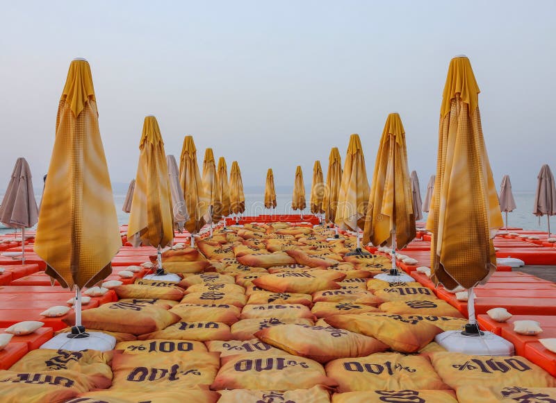 568 Orange Sunbeds Stock Photos Free & RoyaltyFree Stock Photos from Dreamstime