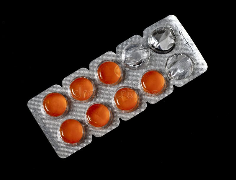 Wenige Orange Tabletten Liegen In Der Form Der Pyramide Stockbild