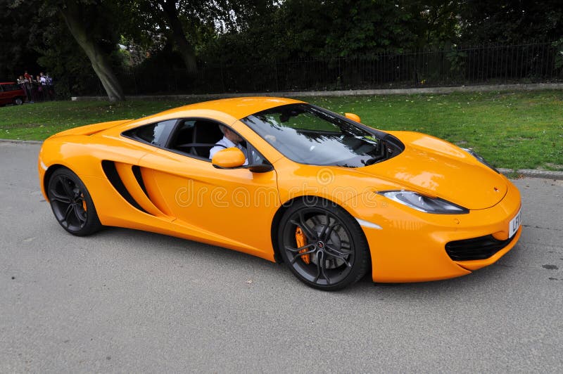 Oranje McLaren MP4-12C stock fotografie Oranje McLaren MP4-12C stock fotografie