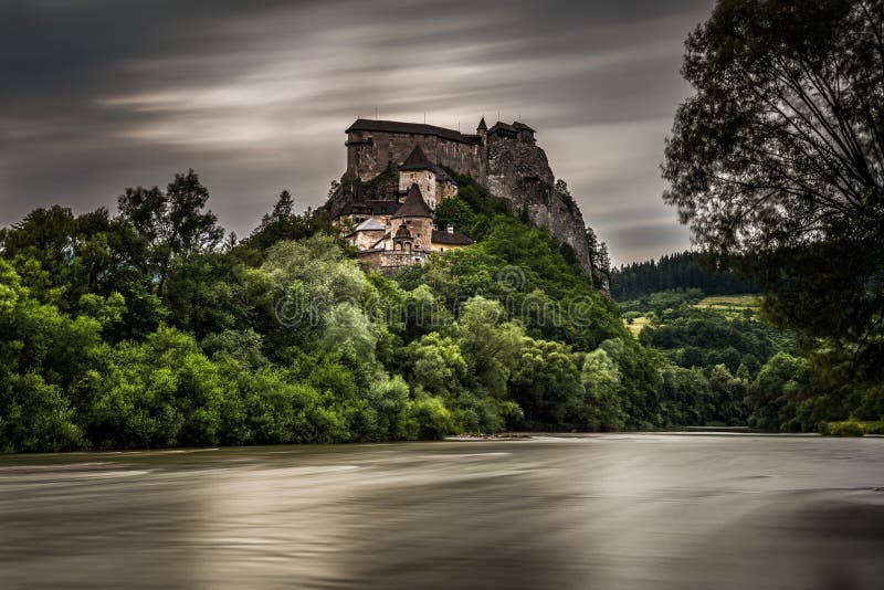 Orava slott i Slovakien efter storm royaltyfria bilder Orava slott i Slovakien efter storm royaltyfria bilder
