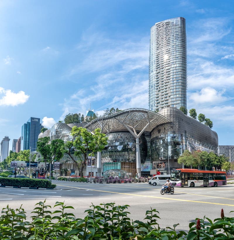 ION Orchard Shopping Mall and its high-rise residential condominium in Singapore royalty free stock photos ION Orchard Shopping Mall and its high-rise residential condominium in Singapore royalty free stock photos