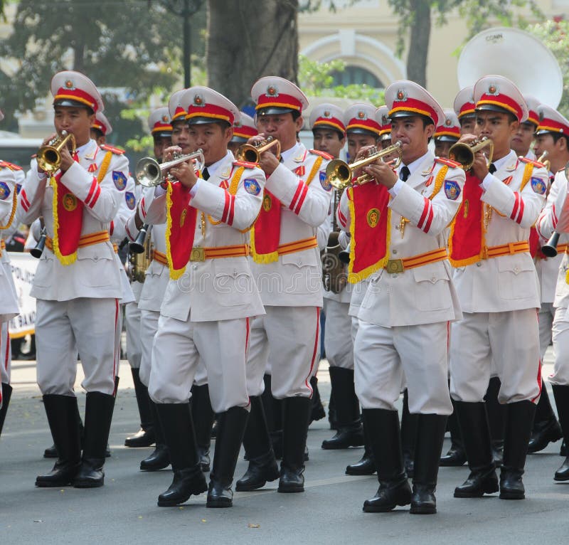 Orchestra d'ottone della polizia a Hanoi fotografia stock libera da diritti Orchestra d'ottone della polizia a Hanoi fotografia stock libera da diritti