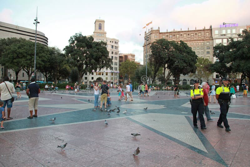 Ordinary people and policemen walking on the placa de Catalunya royalty free stock photo Ordinary people and policemen walking on the placa de Catalunya royalty free stock photo