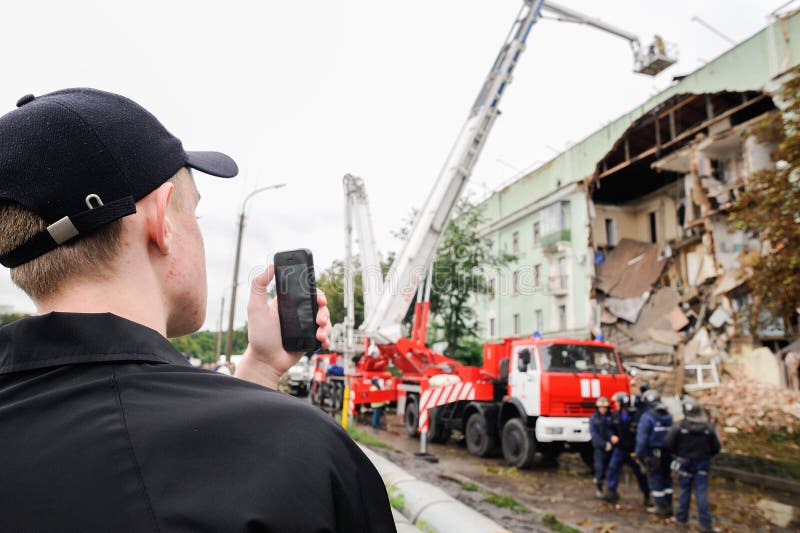 Orel, Rosja, Sierpień 29, 2017: Zawalenie się stary mieszkanie dom
