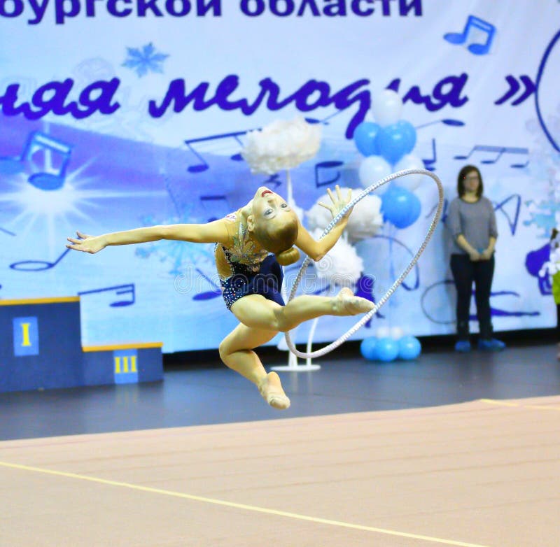 Orenburg russia novembro 25 2017 ano : raparigas competem na ginástica rítmica