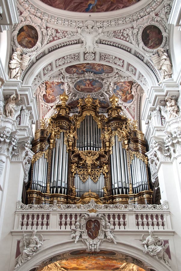 Organe de tuyau St Stephen et x27 ; cathédrale de s images libres de droits Organe de tuyau St Stephen et x27 ; cathédrale de s images libres de droits