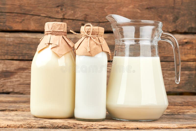 https://thumbs.dreamstime.com/b/organic-cow-milk-glass-dishes-vintage-style-bottles-sour-cream-natural-health-128757027.jpg