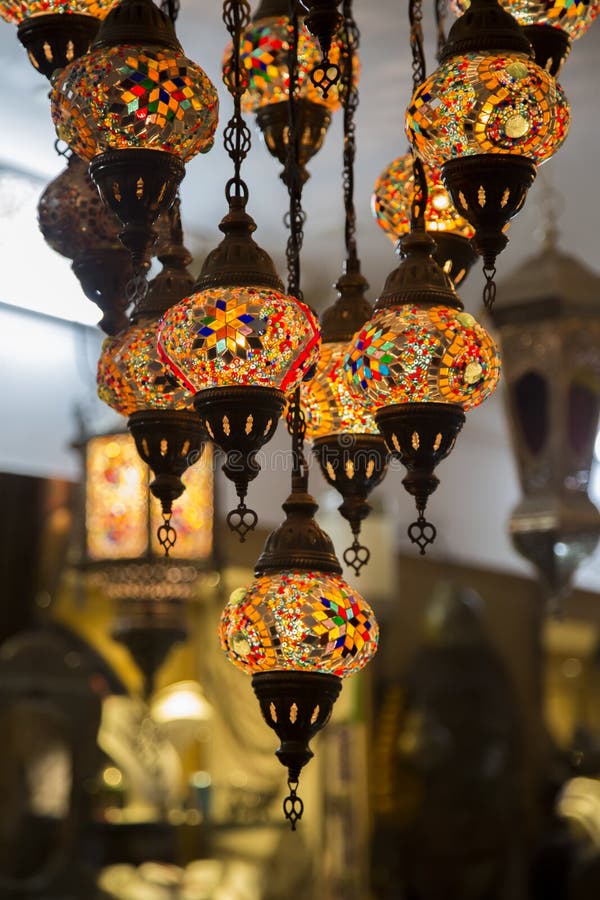 Orientaliska lampor arkivfoto. Bild av hantverkare, färgrikt