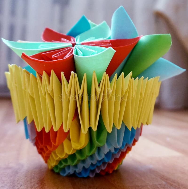 Origami 有花的纸花瓶库存照片 图片包括有欢乐 节假日 五颜六色 活动 家庭 橙色
