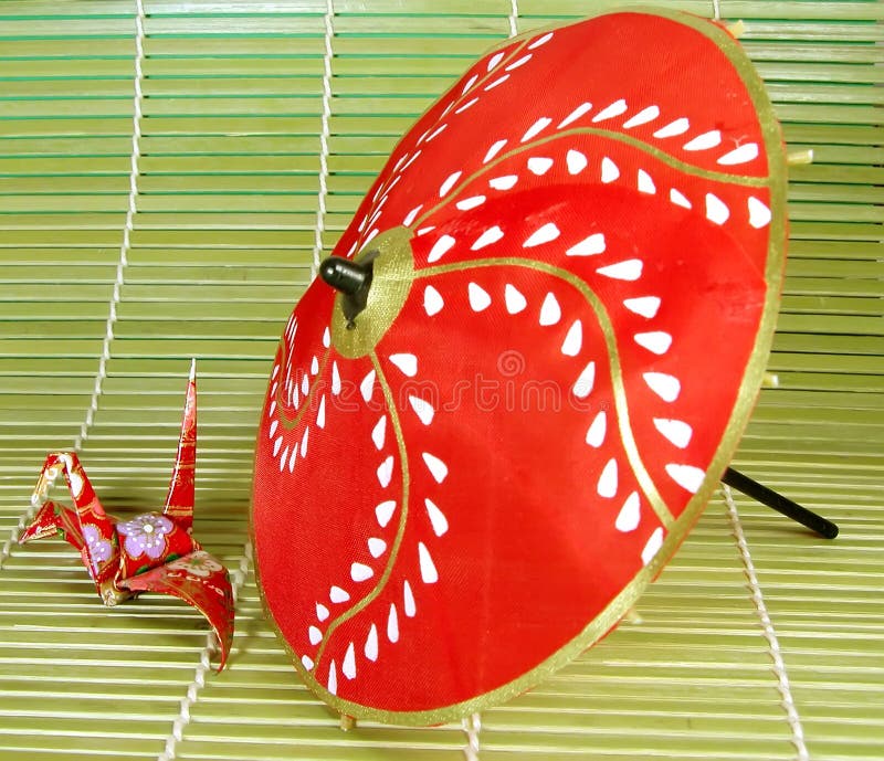 Origami ed ombrello fotografia stock libera da diritti Origami ed ombrello fotografia stock libera da diritti