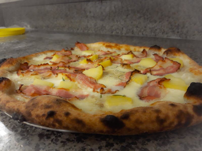 Original- pizza royaltyfria foton Original- pizza royaltyfria foton