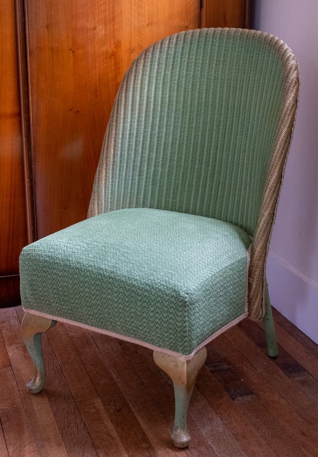 stroom Sta op Kliniek Original Vintage Deco Green Lloyd Loom Wicker Rattan Chair from the 1930s.  Stock Image - Image of indoors, wicker: 224995441