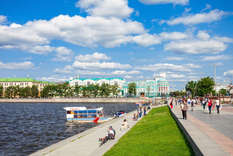 Orizzonte del centro urbano di Ekaterinburg immagine stock libera da diritti Orizzonte del centro urbano di Ekaterinburg immagine stock libera da diritti